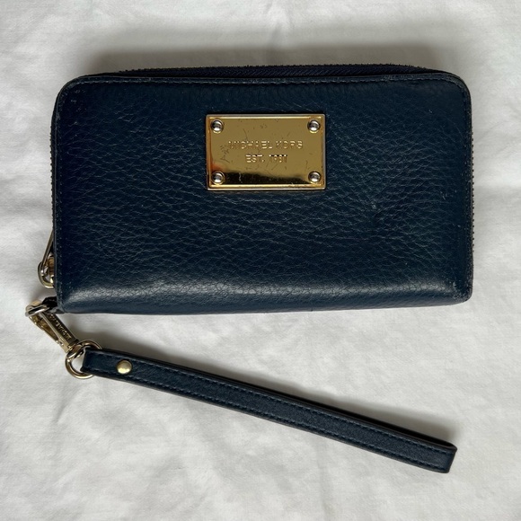 Michael Kors leather wallet - Picture 1 of 3